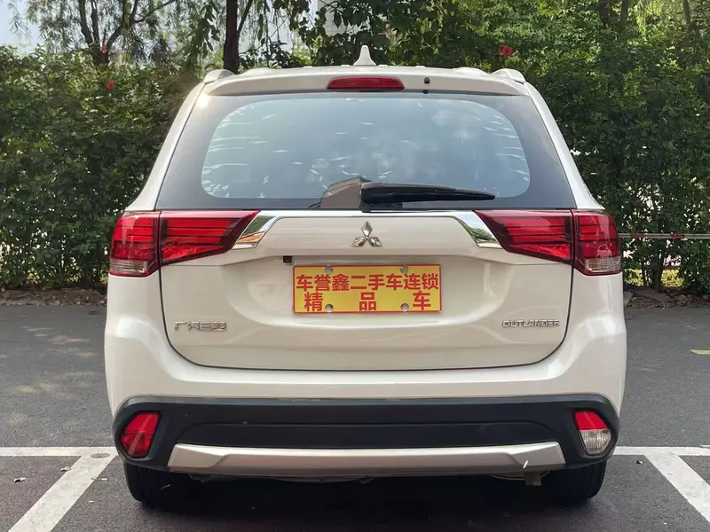 Outlander 2017 2.0L 2WD Honor Edition 5 seats