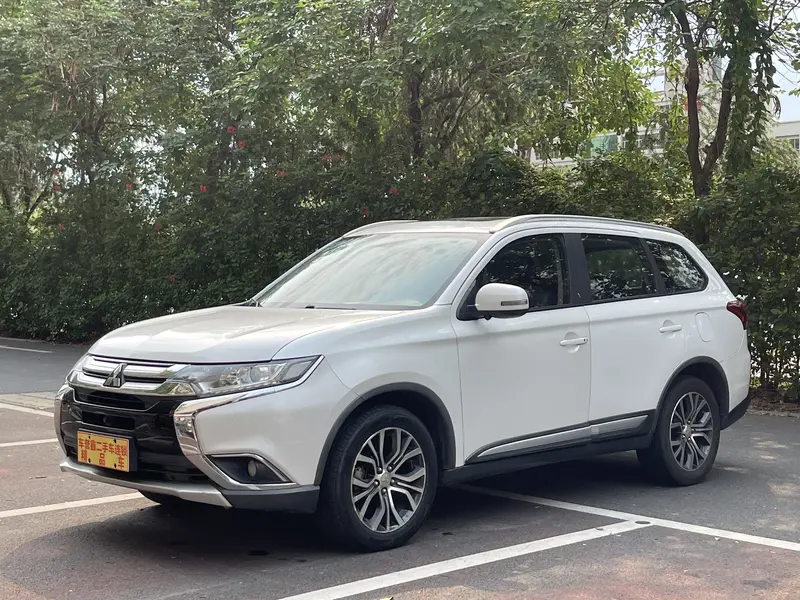 Outlander 2017 2.0L 2WD Honor Edition 5 seats
