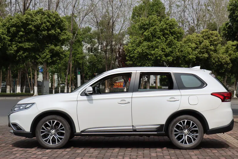 Outlander 2018 2.0L 2WD Honor Edition 5 seats