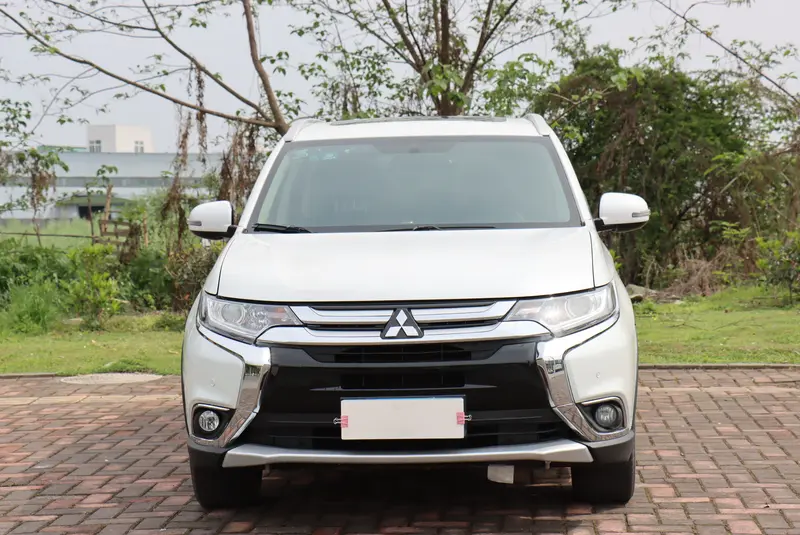 Outlander 2018 2.0L 2WD Honor Edition 5 seats