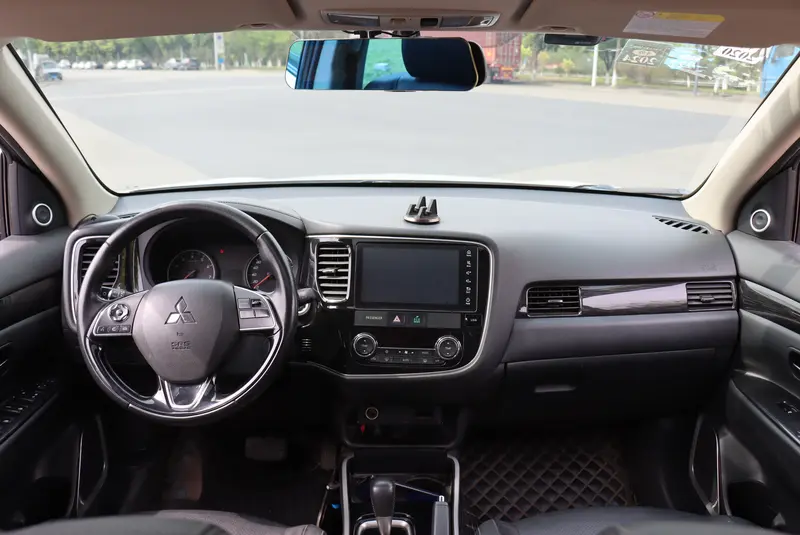 Outlander 2018 2.0L 2WD Honor Edition 5 seats