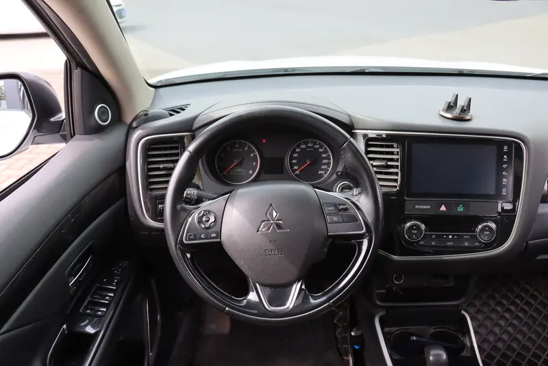 Outlander 2018 2.0L 2WD Honor Edition 5 seats