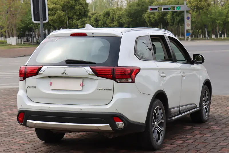 Outlander 2018 2.0L 2WD Honor Edition 5 seats