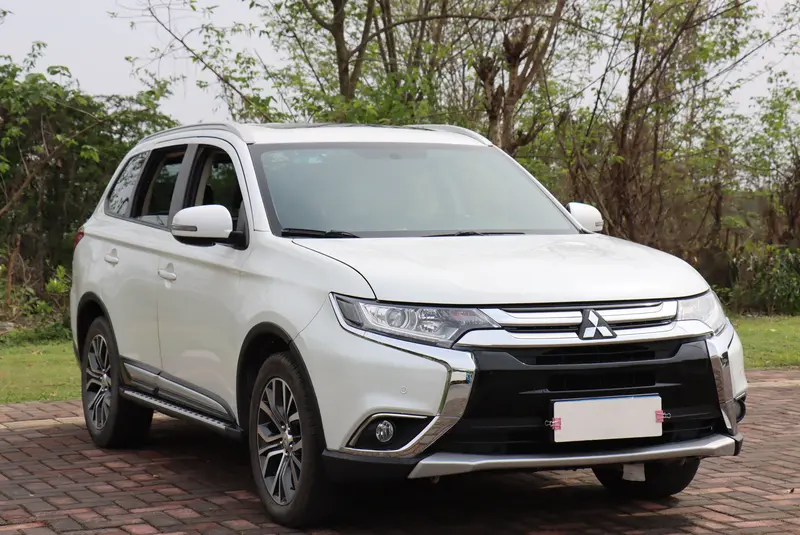 Outlander 2018 2.0L 2WD Honor Edition 5 seats