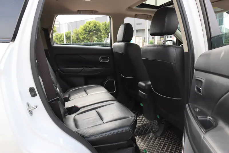 Outlander 2018 2.0L 2WD Honor Edition 5 seats