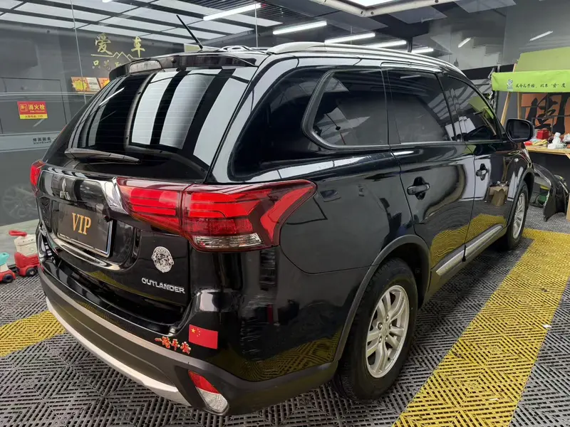Outlander 2017 2.0L 2WD Honor Edition 5 seats