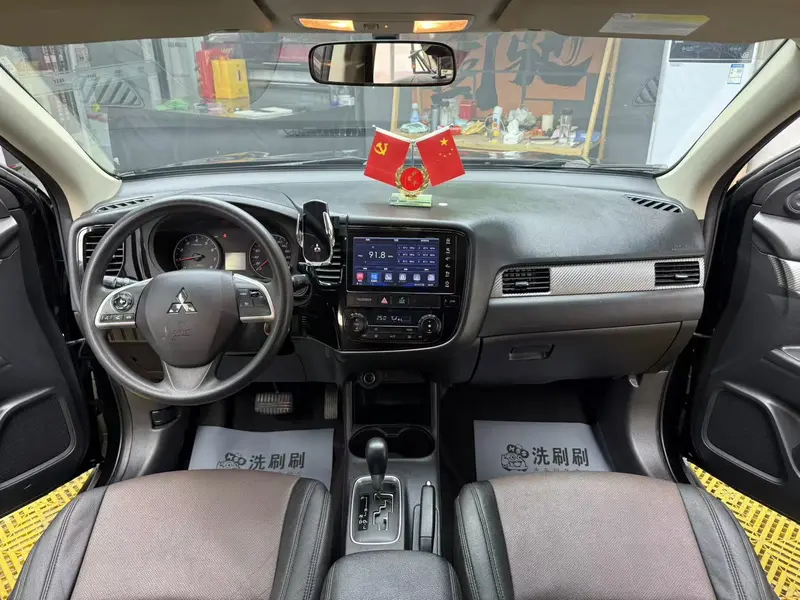 Outlander 2017 2.0L 2WD Honor Edition 5 seats
