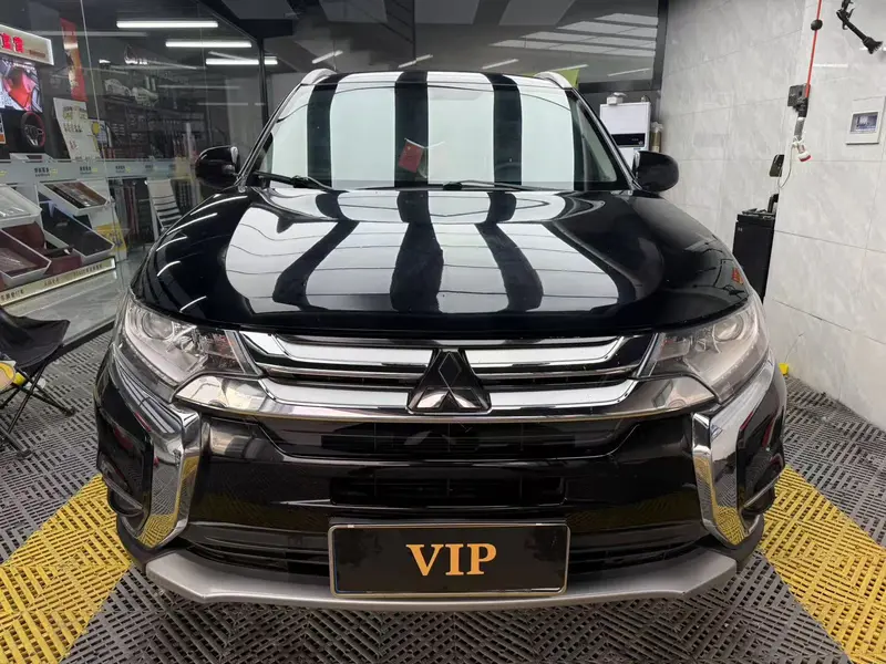 Outlander 2017 2.0L 2WD Honor Edition 5 seats