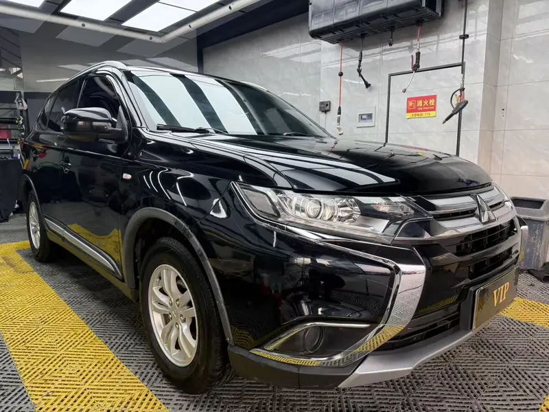 Outlander 2017 2.0L 2WD Honor Edition 5 seats