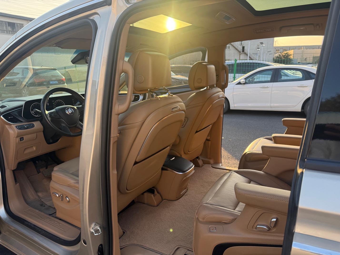 Buick GL8 2021 ES LuZun 653T Luxury