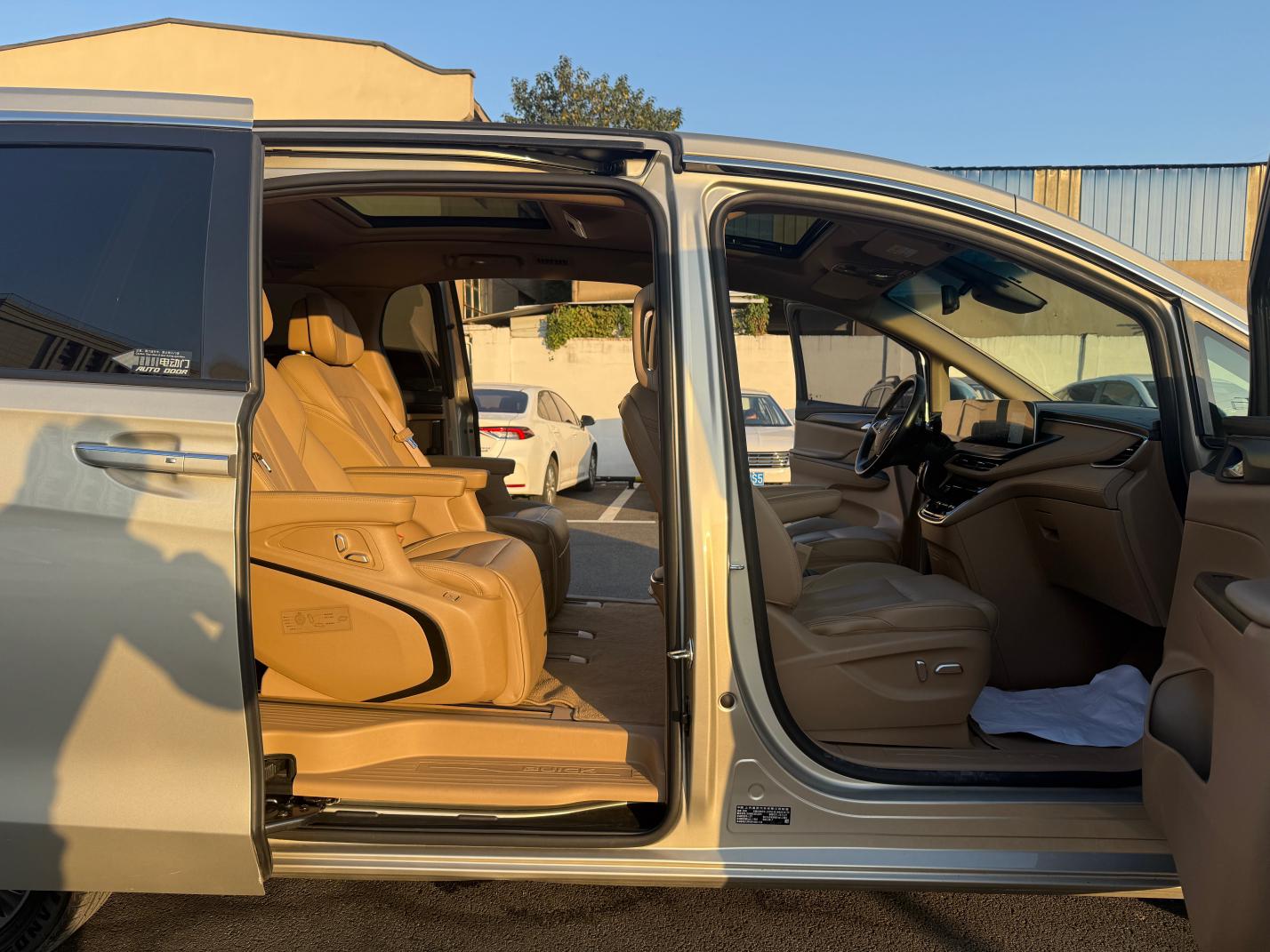 Buick GL8 2021 ES LuZun 653T Luxury