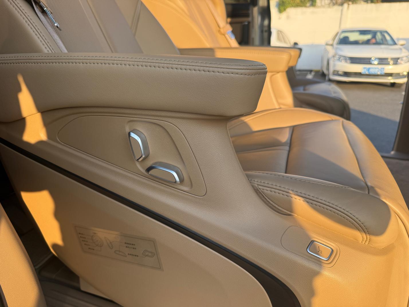Buick GL8 2021 ES LuZun 653T Luxury