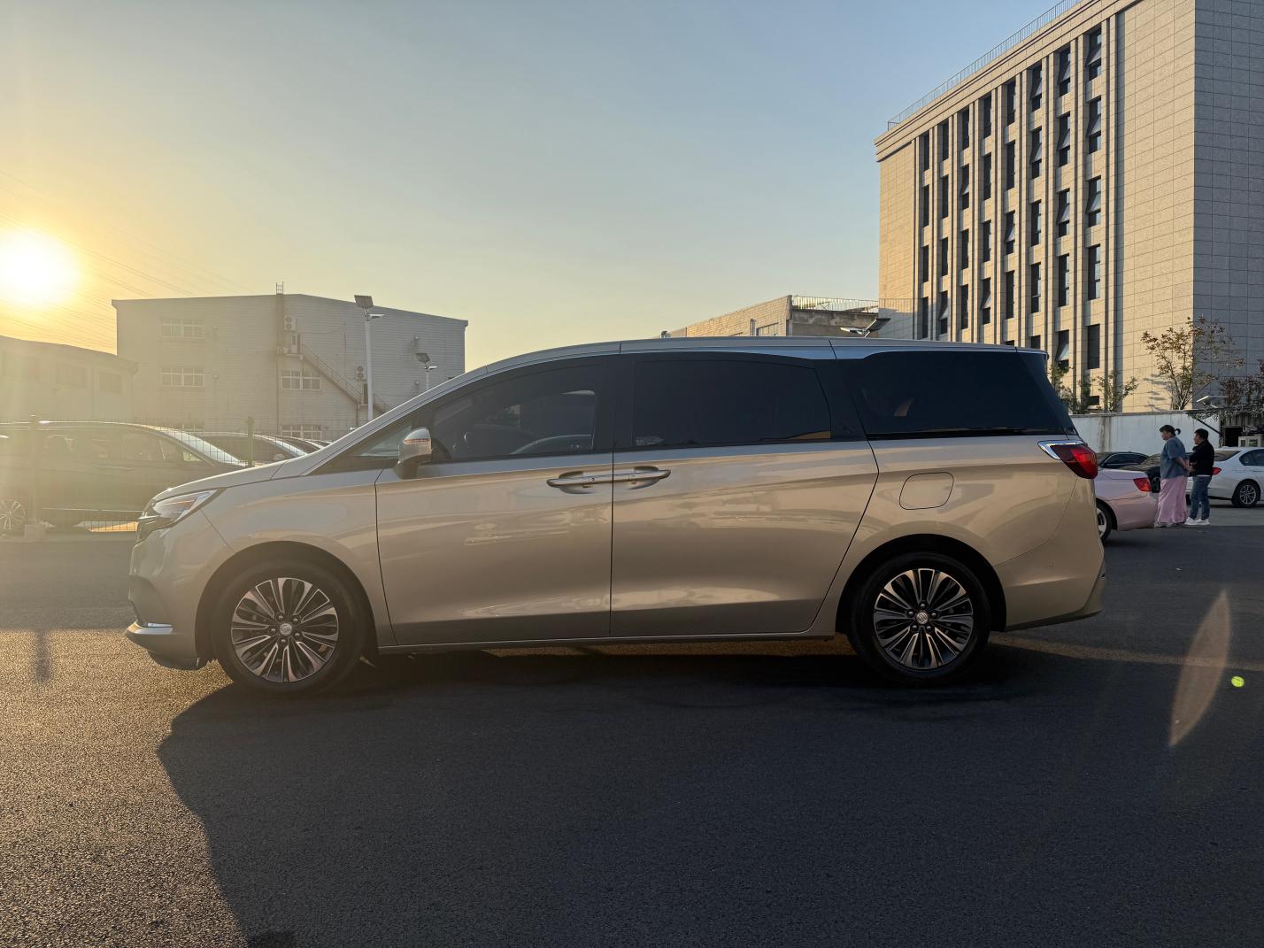 Buick GL8 2021 ES LuZun 653T Luxury