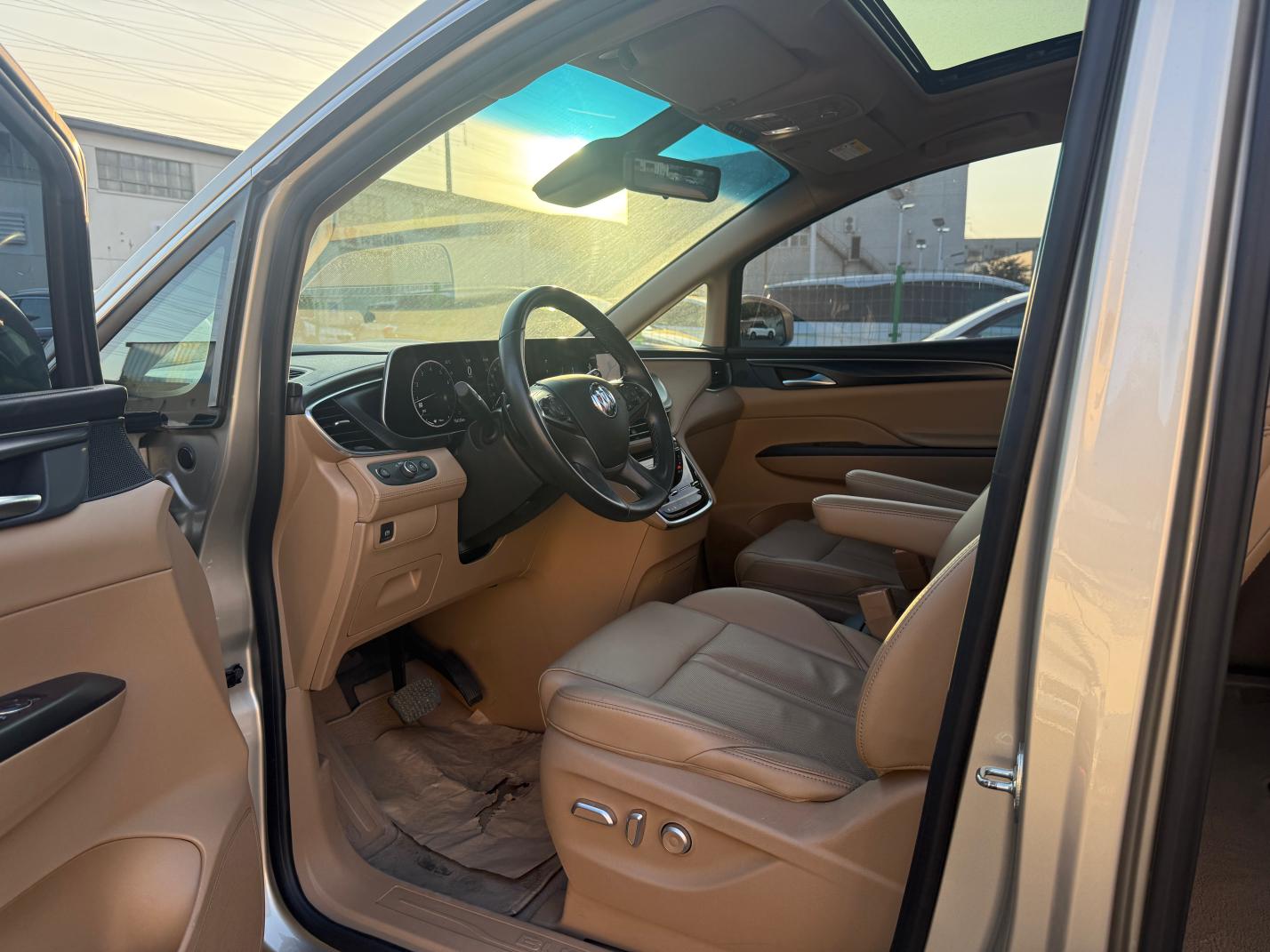 Buick GL8 2021 ES LuZun 653T Luxury
