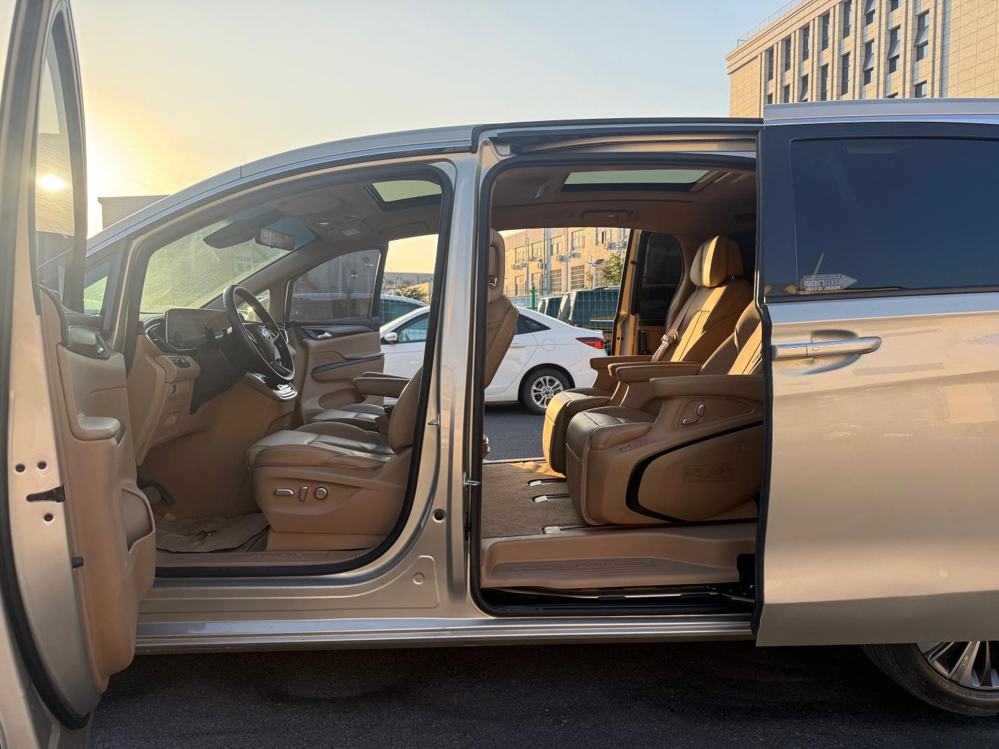 Buick GL8 2021 ES LuZun 653T Luxury