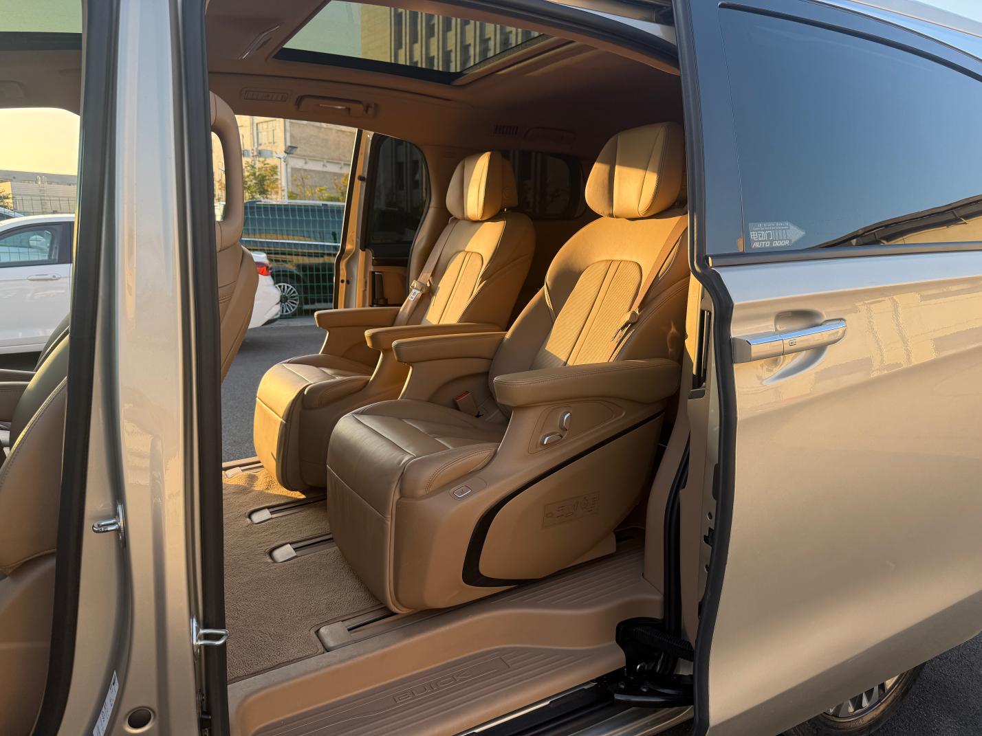 Buick GL8 2021 ES LuZun 653T Luxury