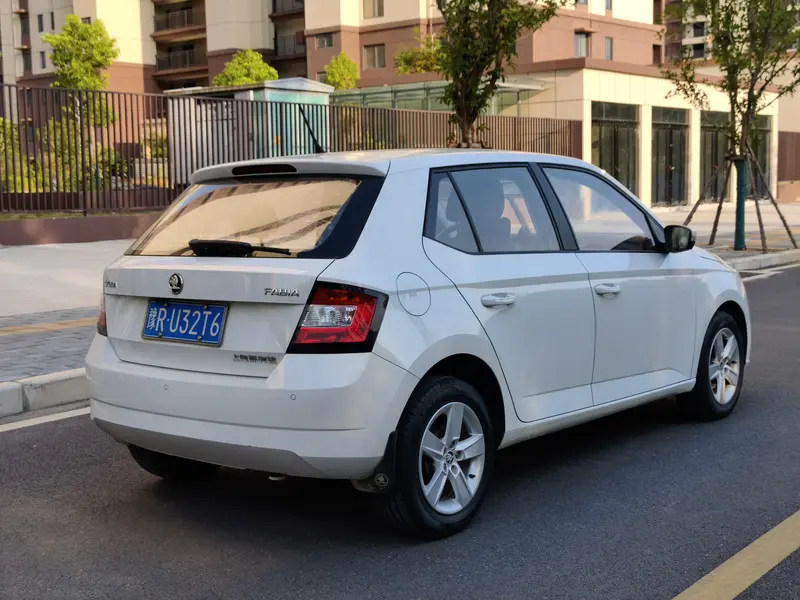 Fabia 2017 1.4L automatic car version