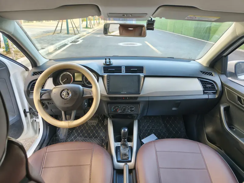 Fabia 2017 1.4L automatic car version