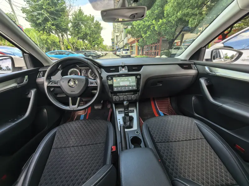 Octavia 2018 TSI230 DSG Deluxe Edition