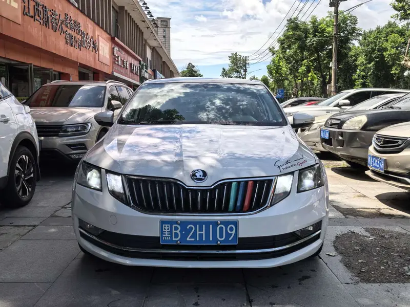 Octavia 2018 TSI230 DSG Deluxe Edition