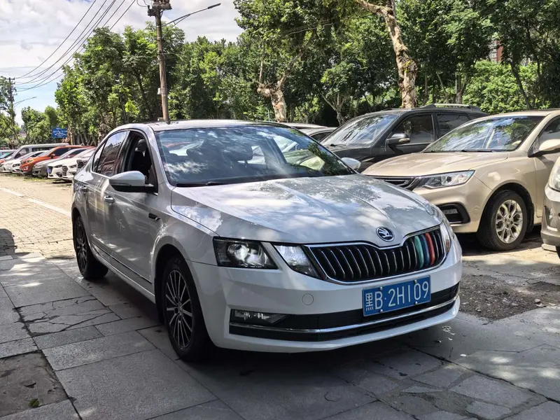 Octavia 2018 TSI230 DSG Deluxe Edition