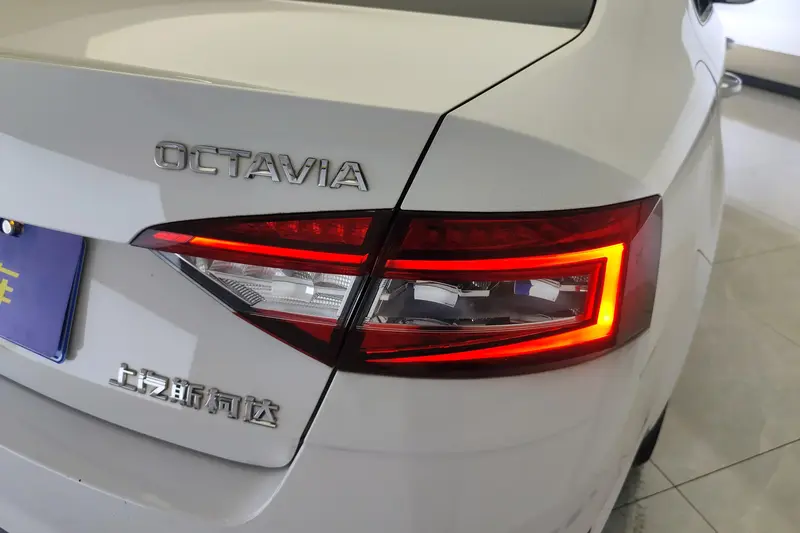 Octavia 2018 TSI230 DSG Deluxe Edition