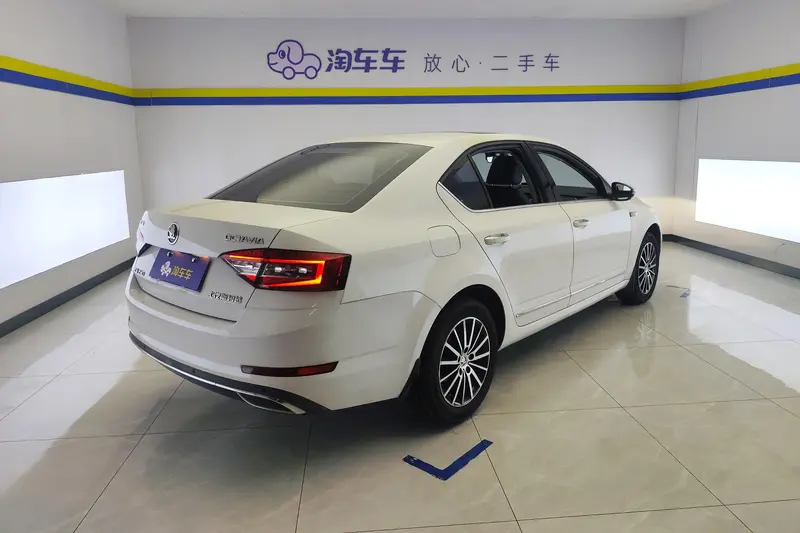 Octavia 2018 TSI230 DSG Deluxe Edition