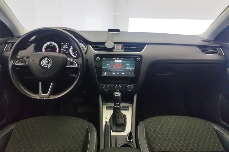 Octavia 2018 TSI230 DSG Deluxe Edition
