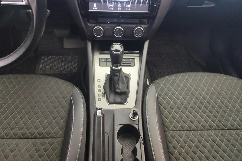 Octavia 2018 TSI230 DSG Deluxe Edition