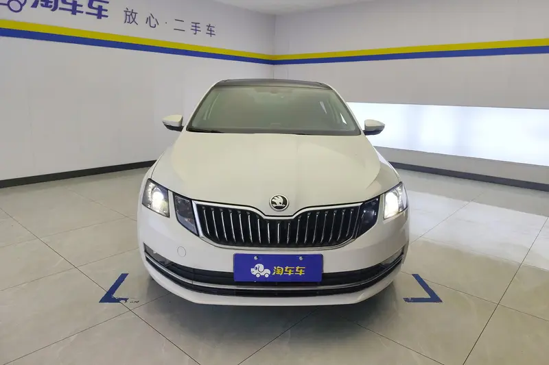 Octavia 2018 TSI230 DSG Deluxe Edition