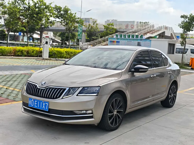 Octavia 2018 TSI280 DSG Deluxe Edition