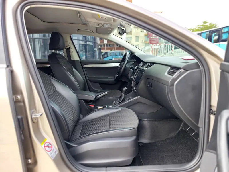 Octavia 2018 TSI280 DSG Deluxe Edition
