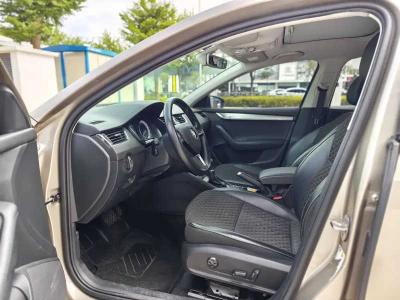 Octavia 2018 TSI280 DSG Deluxe Edition