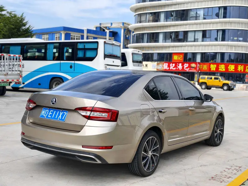 Octavia 2018 TSI280 DSG Deluxe Edition