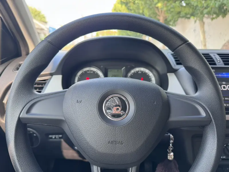 Fabia 2017 1.4L automatic car version