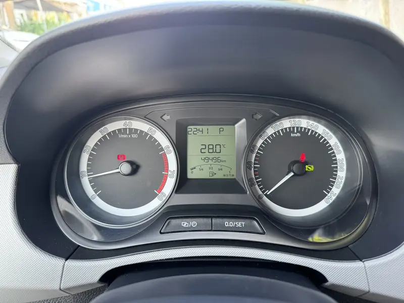 Fabia 2017 1.4L automatic car version