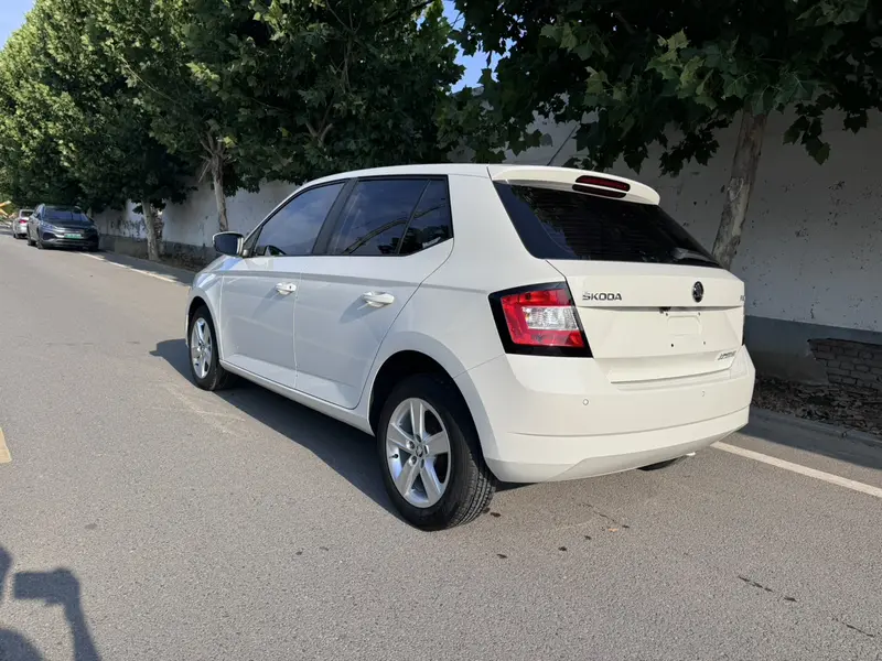 Fabia 2017 1.4L automatic car version
