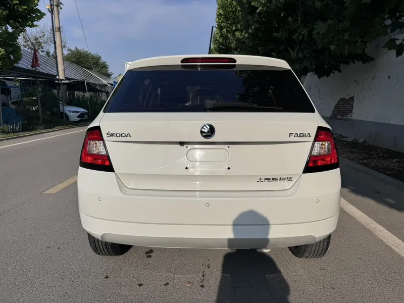 Fabia 2017 1.4L automatic car version