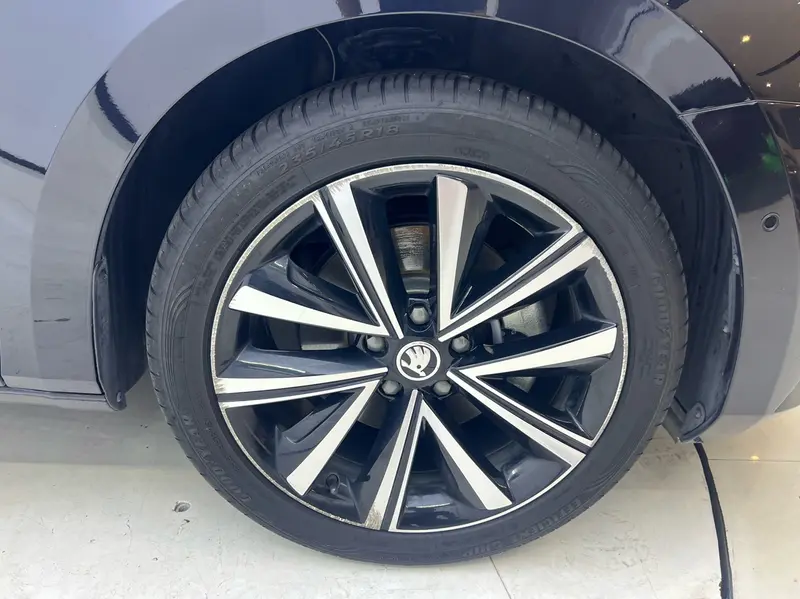 Superb 2024 TSI280 DSG Exclusive Edition