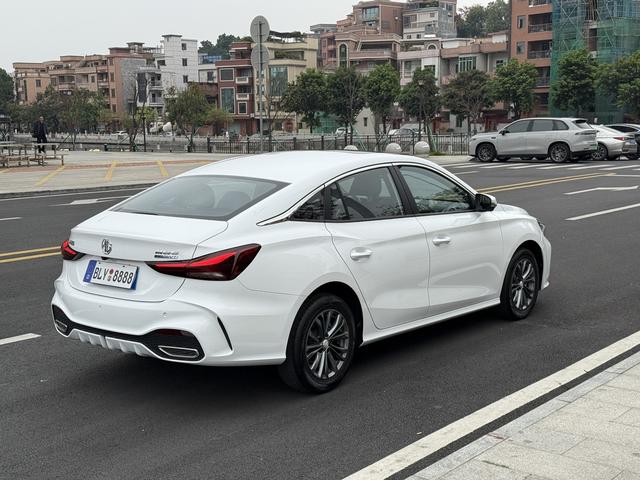MG MG5 2025 180DVVT worldwide Luxury