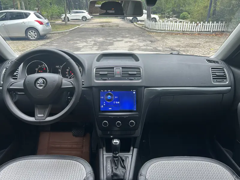 Yeti 2017 TSI280 DSG Car Enjoy Brother Edition