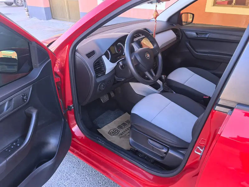 Fabia 2017 1.4L automatic car version
