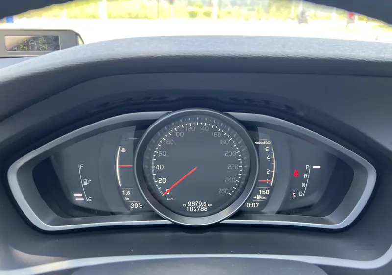 Volvo V40 2017 T3 Zhiyi Edition