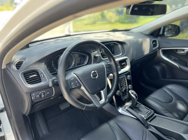 Volvo V40 2017 T3 Zhiyi Edition