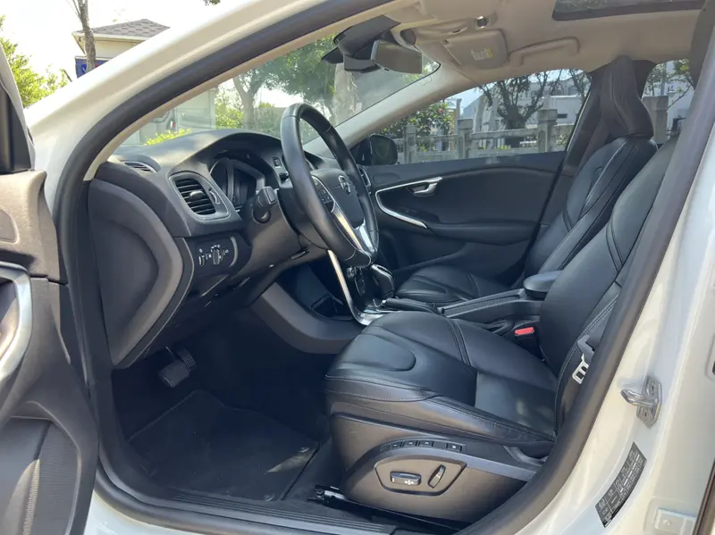 Volvo V40 2017 T3 Zhiyi Edition