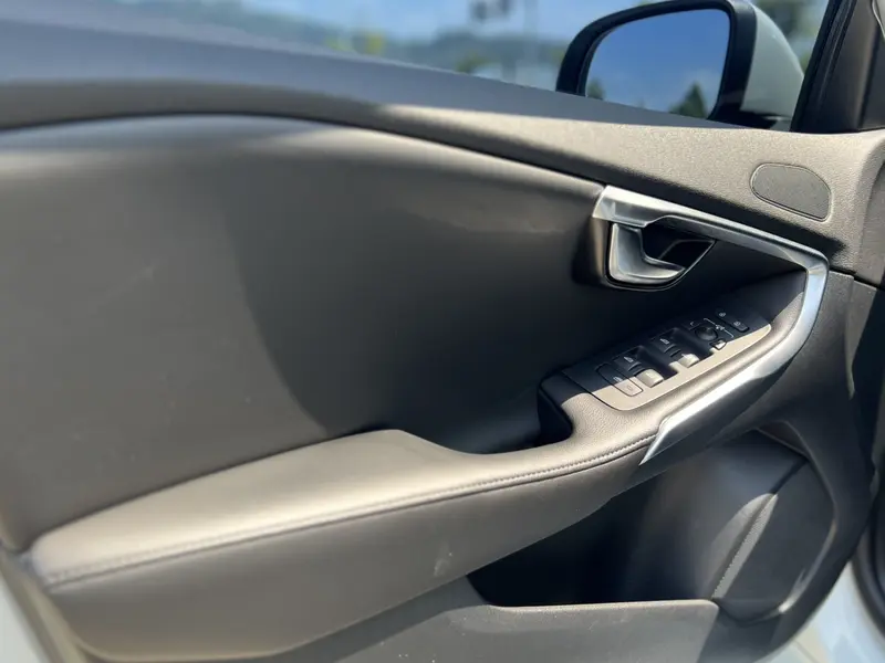 Volvo V40 2017 T3 Zhiyi Edition