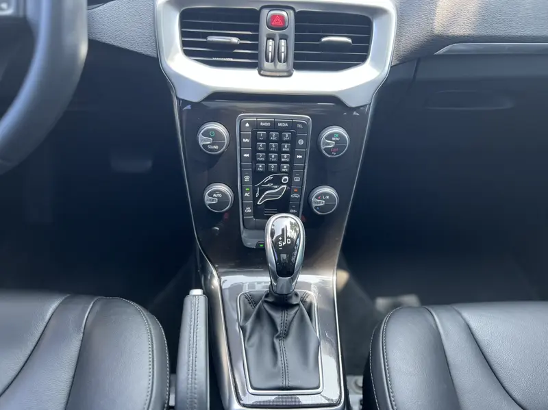 Volvo V40 2017 T3 Zhiyi Edition