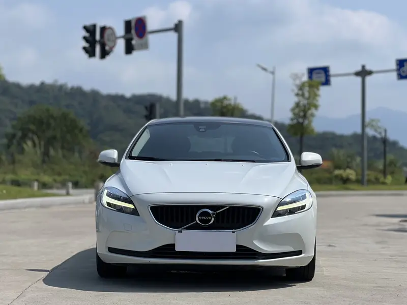 Volvo V40 2017 T3 Zhiyi Edition