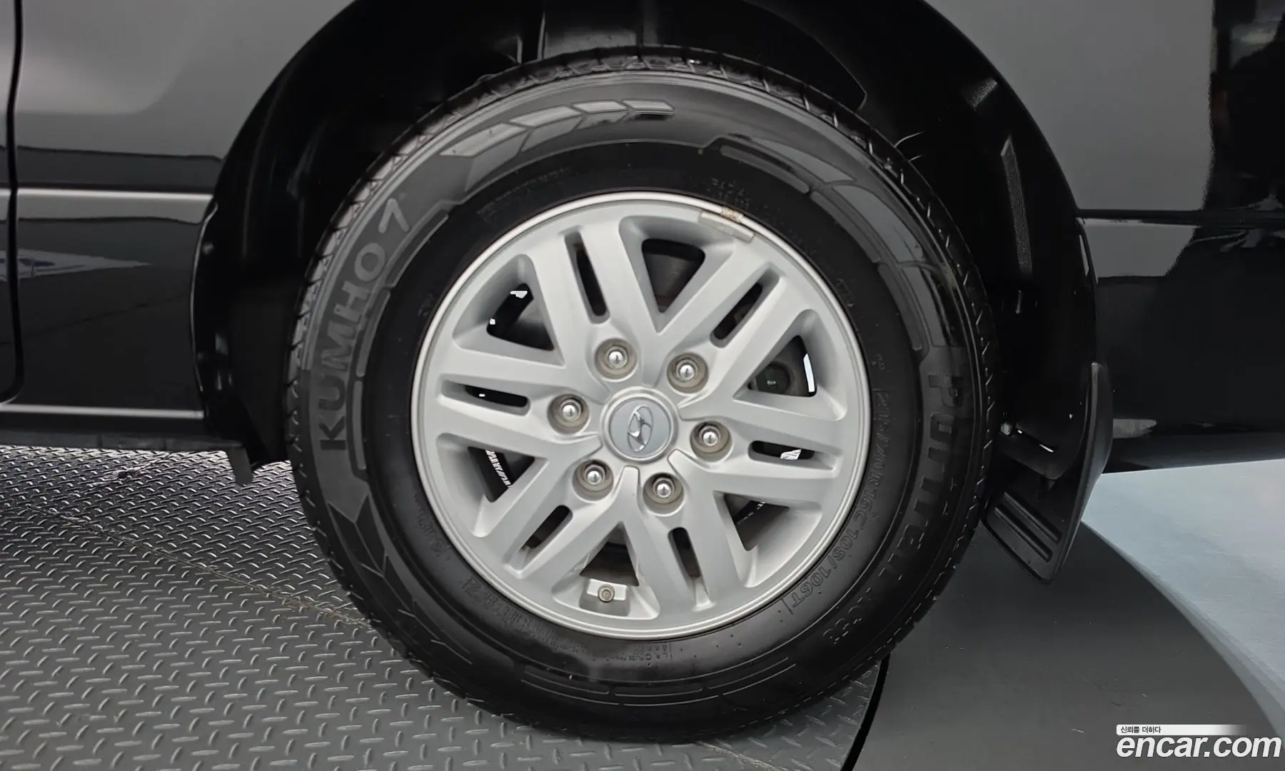 Hyundai Starex Van 3-Seater