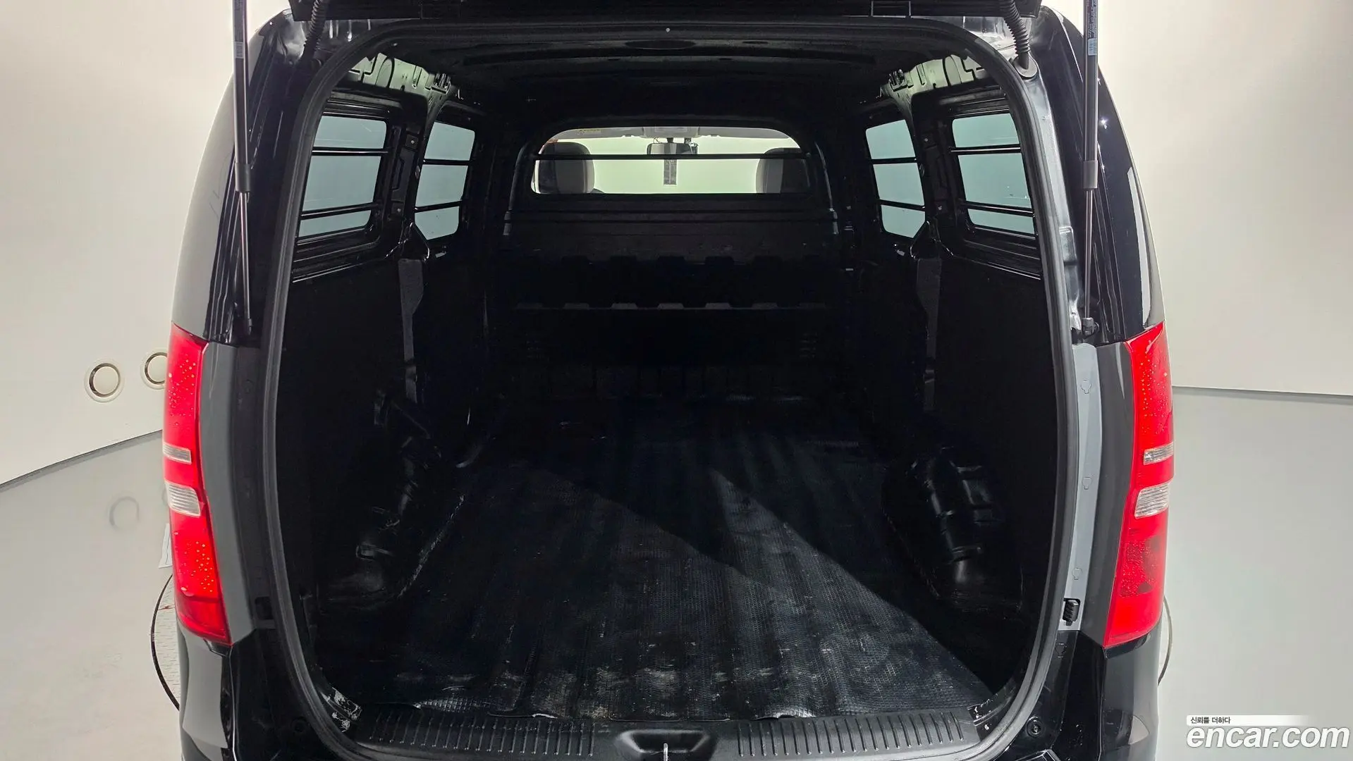 Hyundai Starex Van 3-Seater